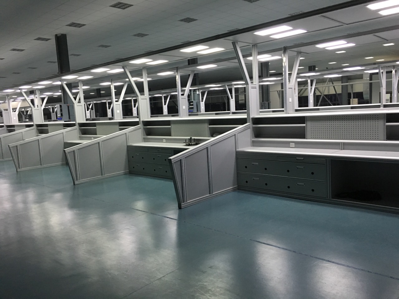 国产猛男GAYB0Y1麻豆流水线工作台